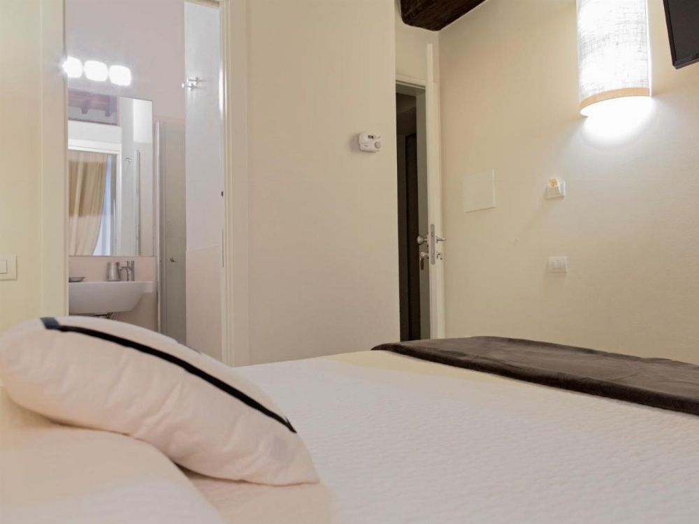 Room image 2